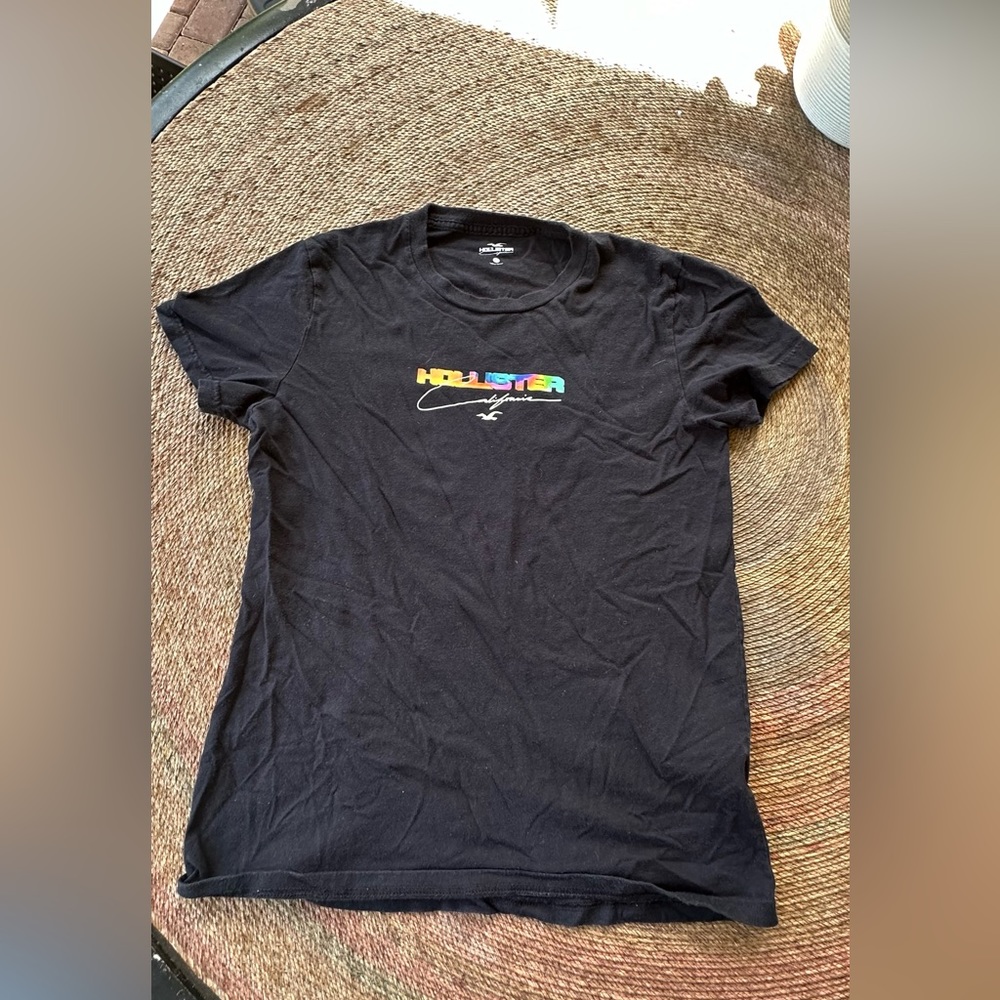 TEE shirt size adult XS, HOLLISTER,
